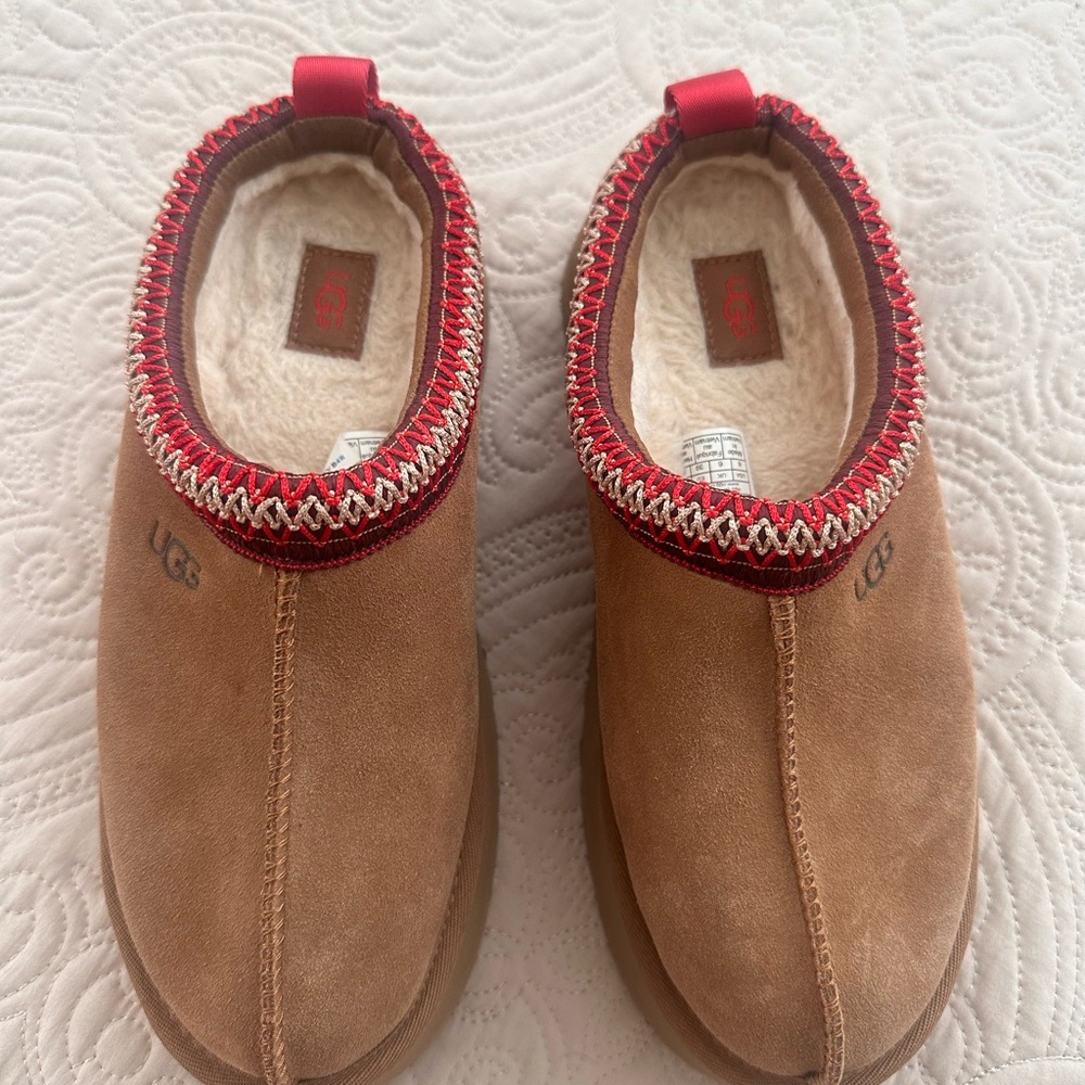 BRAND NEW UGG Brown (chestnut) Suede Slippers with Red Trim